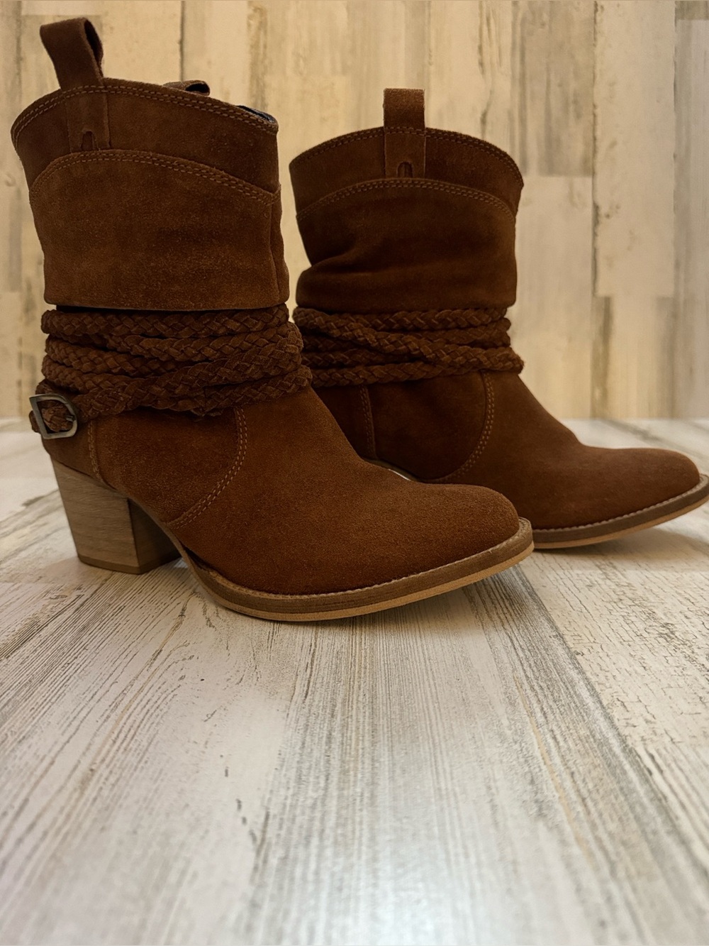 Dingo Soft Suede Braided Wrap Strap Round Toe Pull On Block Heeled Boot 7